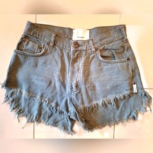 One Teaspoon olive green button fly distressed hem mid rise shorts - size 28